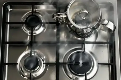 StockCake-Steaming Cooking Pot_1747687901 قوة ضغط الغاز